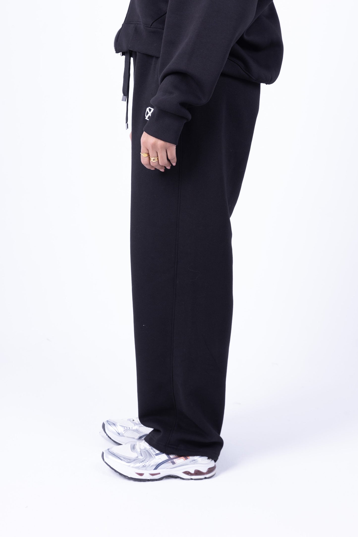 ZWELLA Signature Wide-Leg Sweatpants – Black