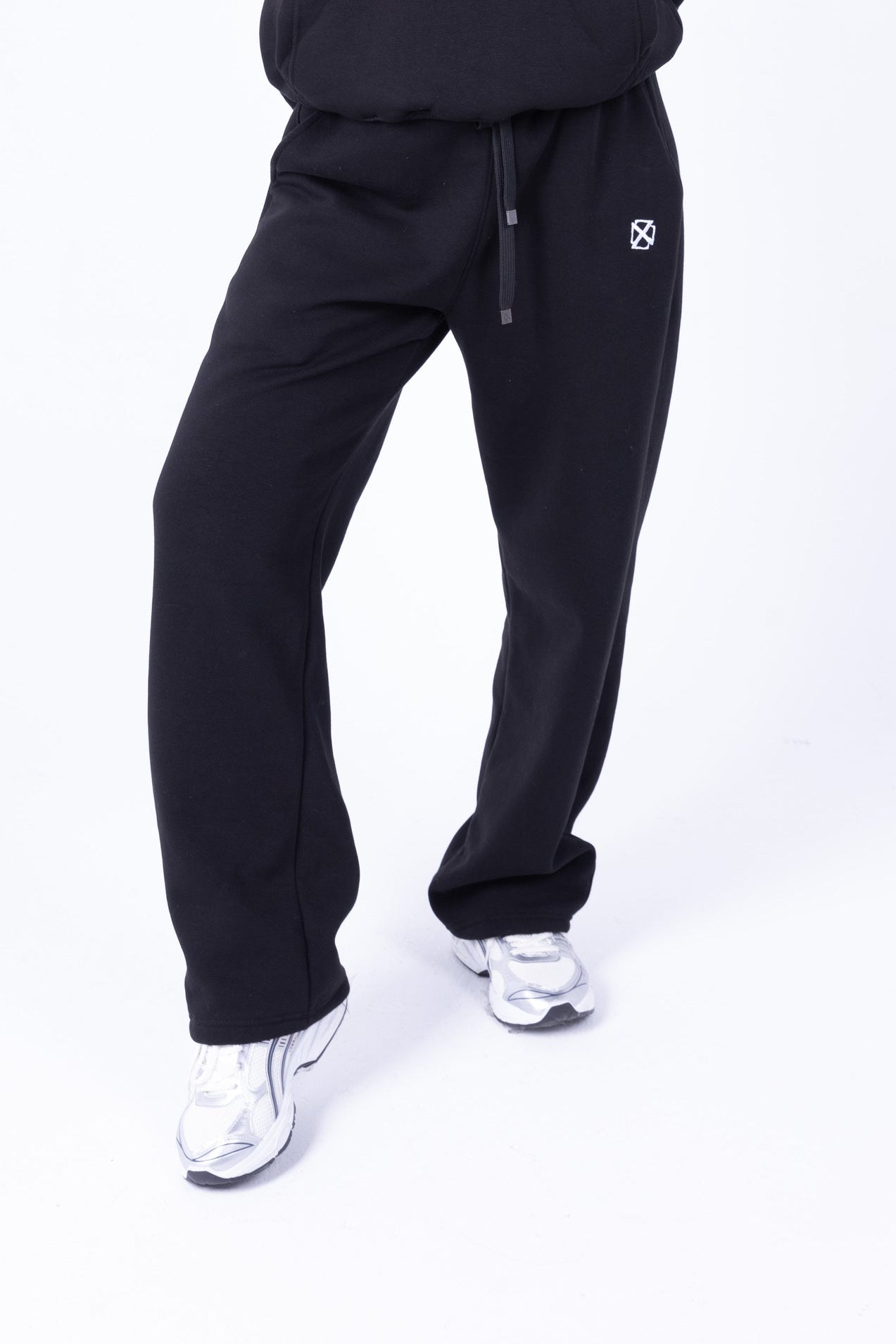 ZWELLA Signature Wide-Leg Sweatpants – Black
